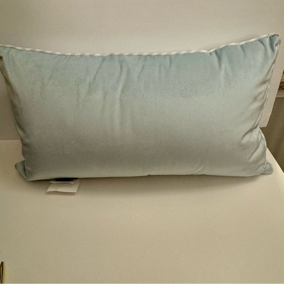 NWT. Decorative Throw Pillow 14”x 24”. embroidered 3 dog pillow - Picture 5 of 10